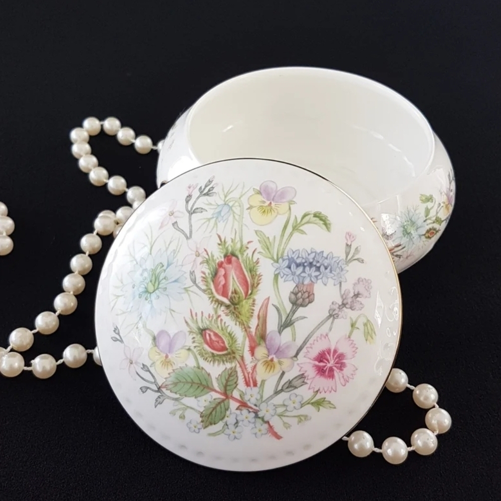 Vintage Aynsley WILD TUDOR Floral Round Trinket Jewelry Box Bone China England